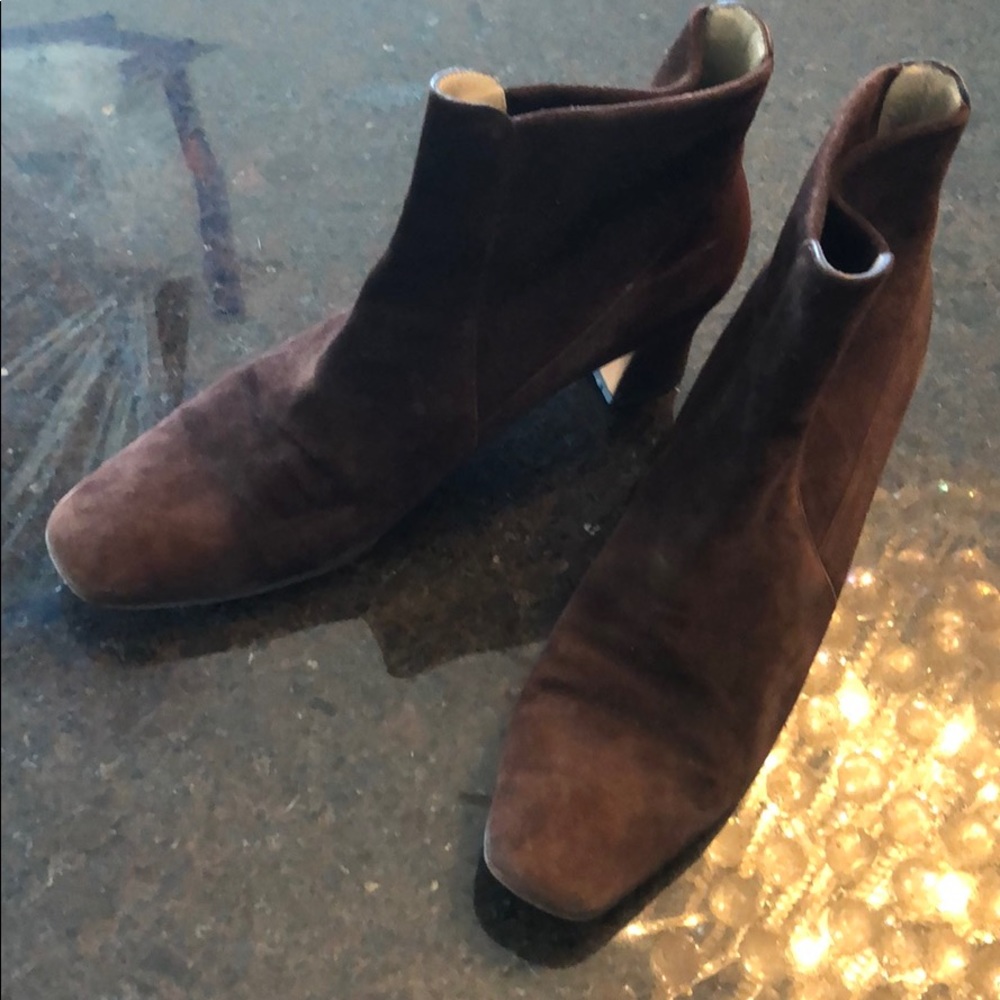 Ferragamo suede booties 👢🤎